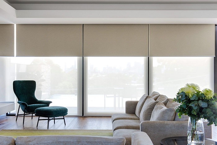 Không gian sang trọng với màn cuốn tự động