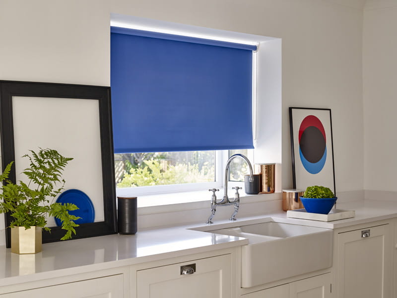 Màn cuốn màu xanh