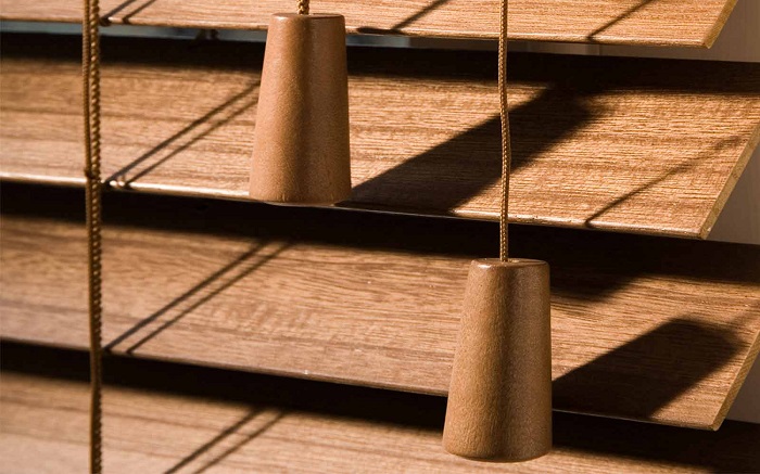 Màn gỗ được làm từ chất liệu gỗ tự nhiên thân thiện với môi trường.