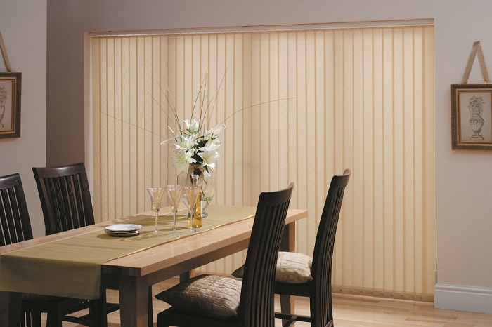 Màn dọc vải lưới với màu sắc nhẹ nhàng, dễ dàng hòa hợp với nội thất phong cách Classic